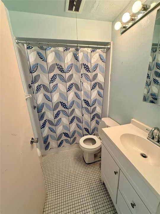 For Sale: $125,000 (2 beds, 1 baths, 885 Square Feet)