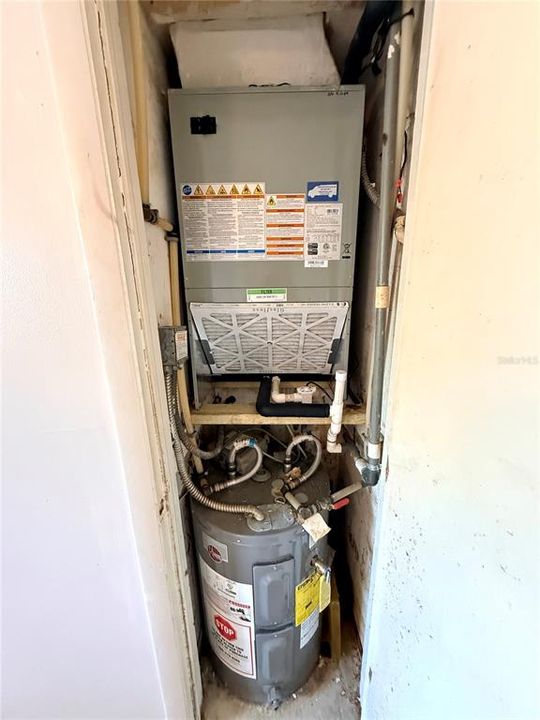 For Sale: $125,000 (2 beds, 1 baths, 885 Square Feet)