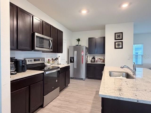 出租: $2,600 (4 贝兹, 2 浴室, 2211 平方英尺)