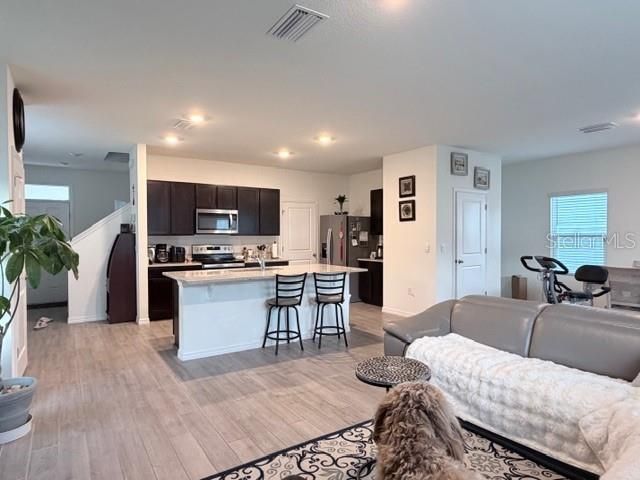 出租: $2,600 (4 贝兹, 2 浴室, 2211 平方英尺)