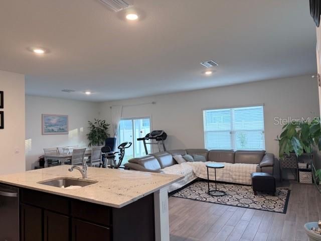 出租: $2,600 (4 贝兹, 2 浴室, 2211 平方英尺)