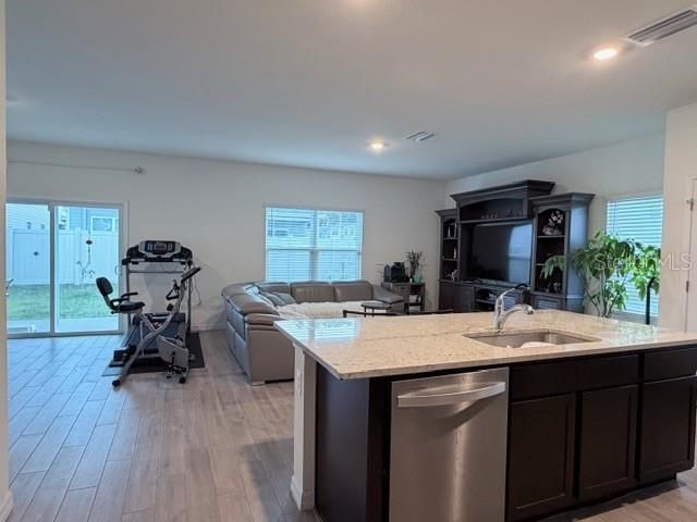 出租: $2,600 (4 贝兹, 2 浴室, 2211 平方英尺)