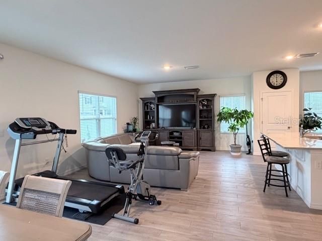 出租: $2,600 (4 贝兹, 2 浴室, 2211 平方英尺)