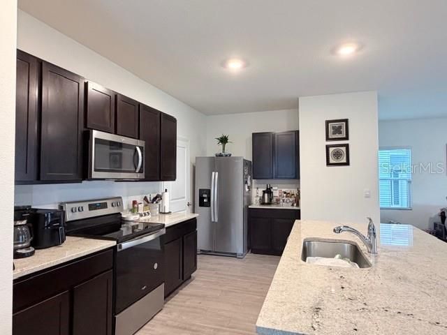 出租: $2,600 (4 贝兹, 2 浴室, 2211 平方英尺)