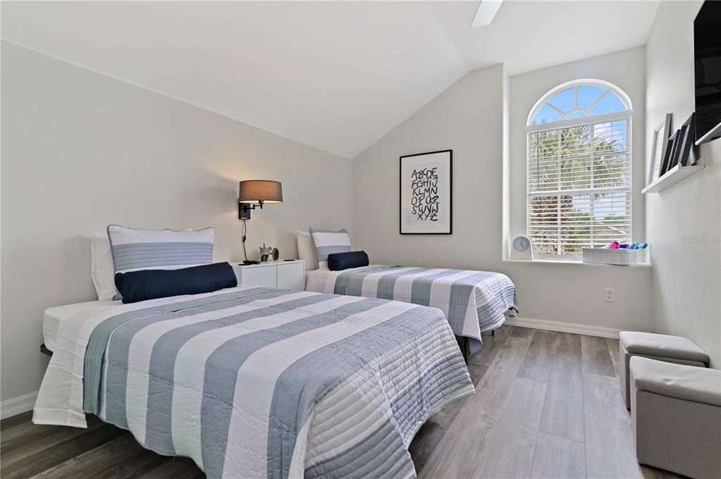 For Sale: $529,000 (6 beds, 4 baths, 2934 Square Feet)