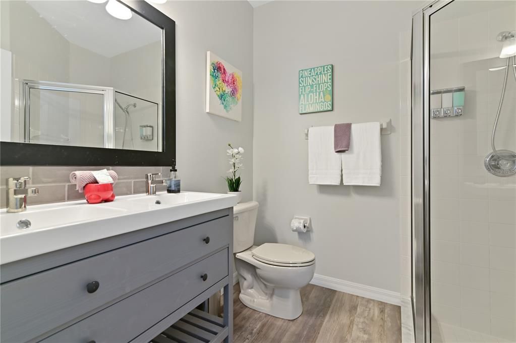 For Sale: $529,000 (6 beds, 4 baths, 2934 Square Feet)