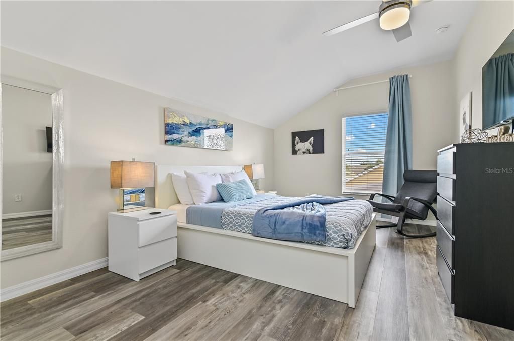 For Sale: $529,000 (6 beds, 4 baths, 2934 Square Feet)