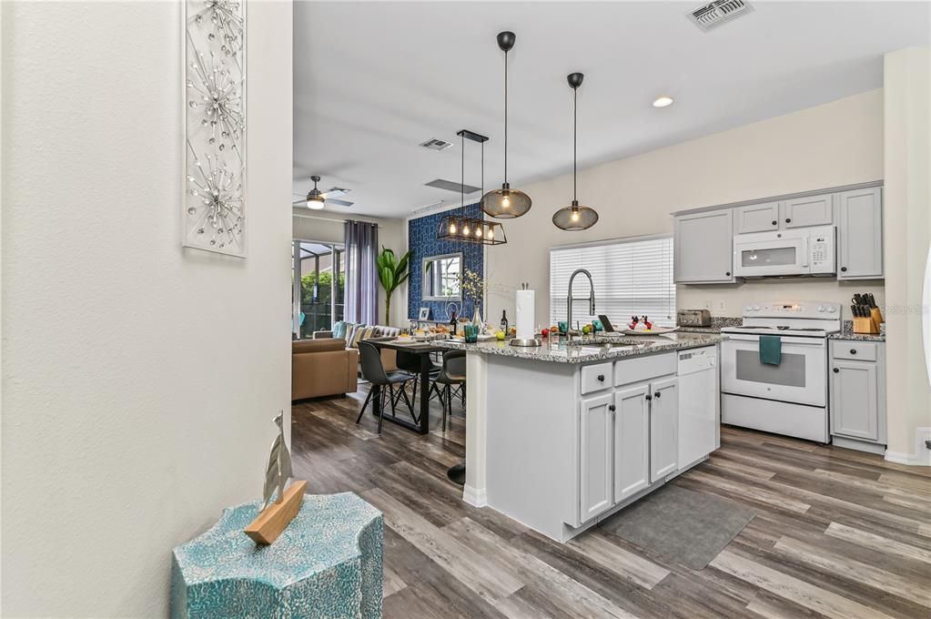 For Sale: $529,000 (6 beds, 4 baths, 2934 Square Feet)