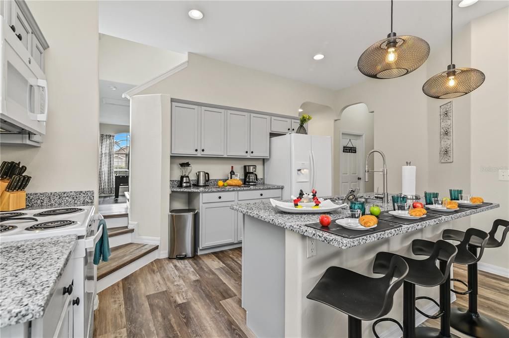 For Sale: $529,000 (6 beds, 4 baths, 2934 Square Feet)