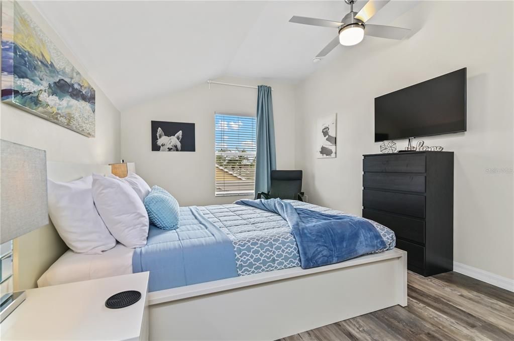 For Sale: $529,000 (6 beds, 4 baths, 2934 Square Feet)