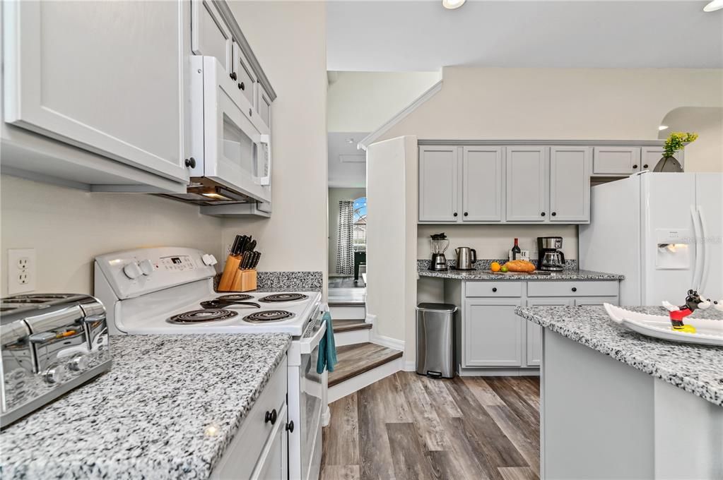 For Sale: $529,000 (6 beds, 4 baths, 2934 Square Feet)