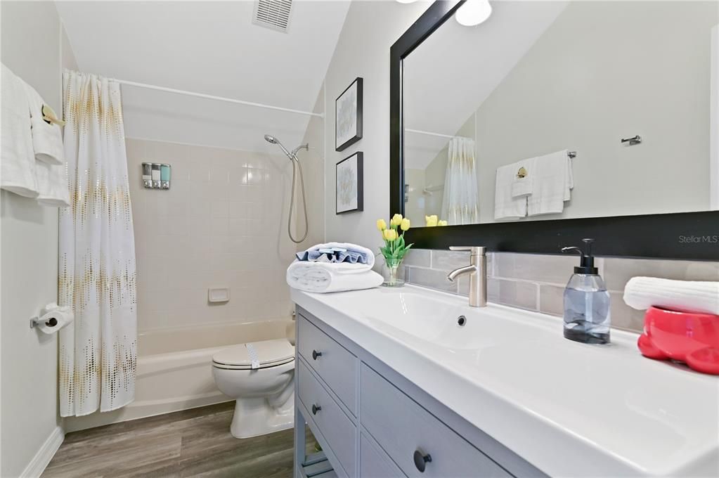 For Sale: $529,000 (6 beds, 4 baths, 2934 Square Feet)