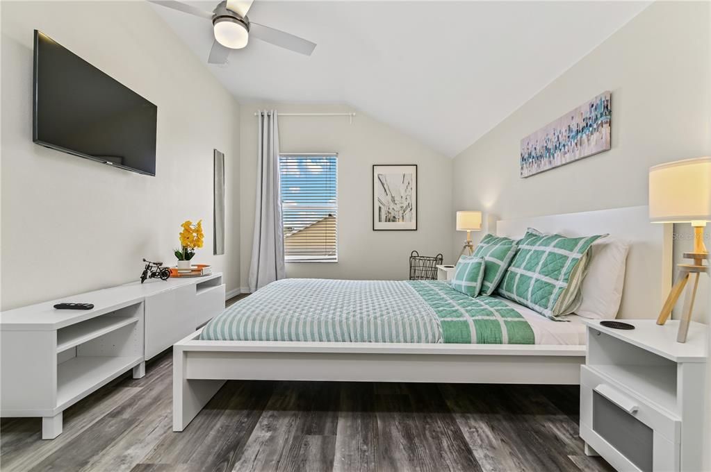 For Sale: $529,000 (6 beds, 4 baths, 2934 Square Feet)