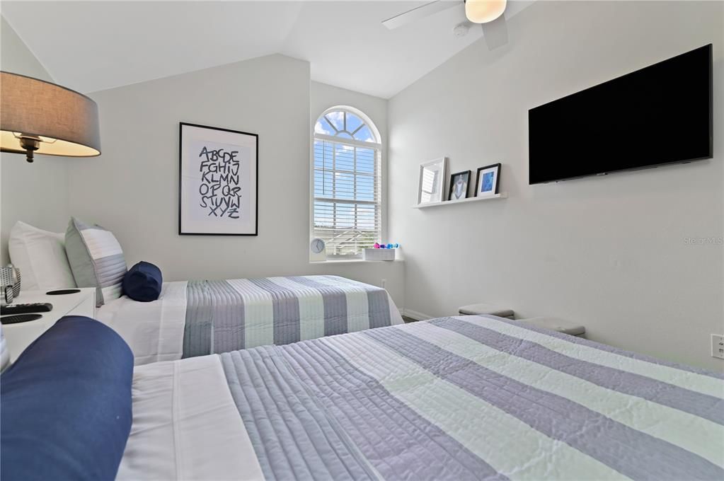 For Sale: $529,000 (6 beds, 4 baths, 2934 Square Feet)