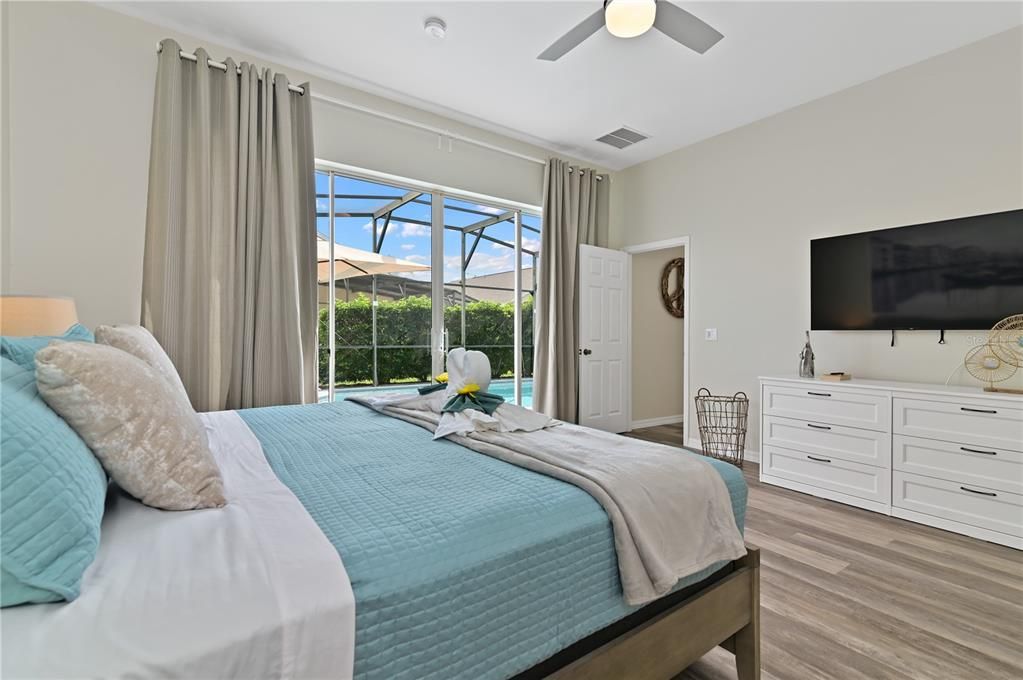 For Sale: $529,000 (6 beds, 4 baths, 2934 Square Feet)