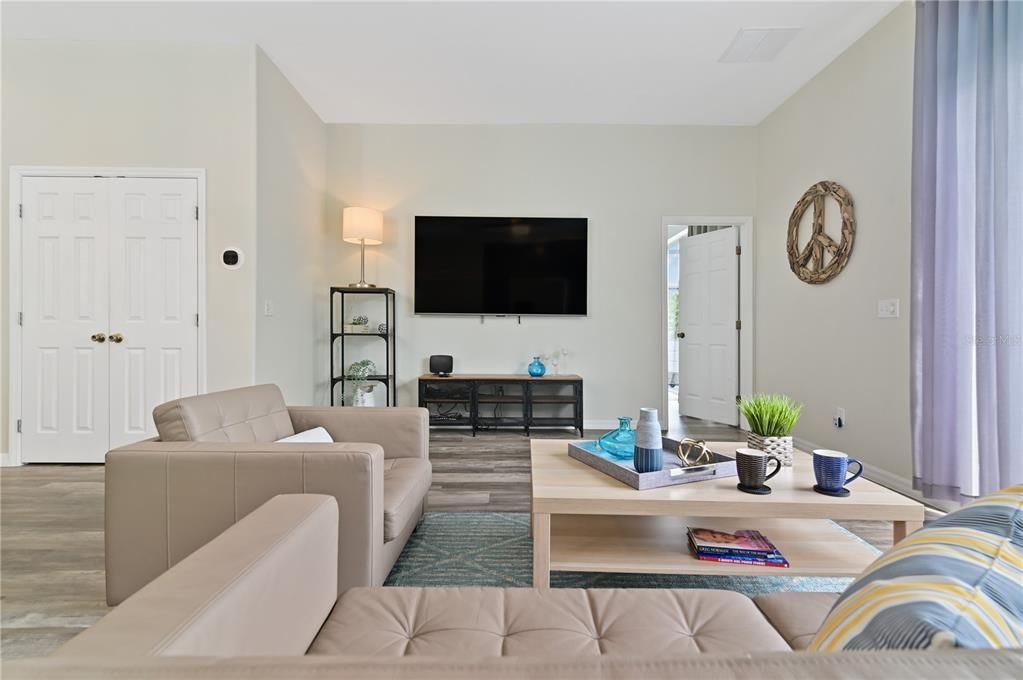 For Sale: $529,000 (6 beds, 4 baths, 2934 Square Feet)