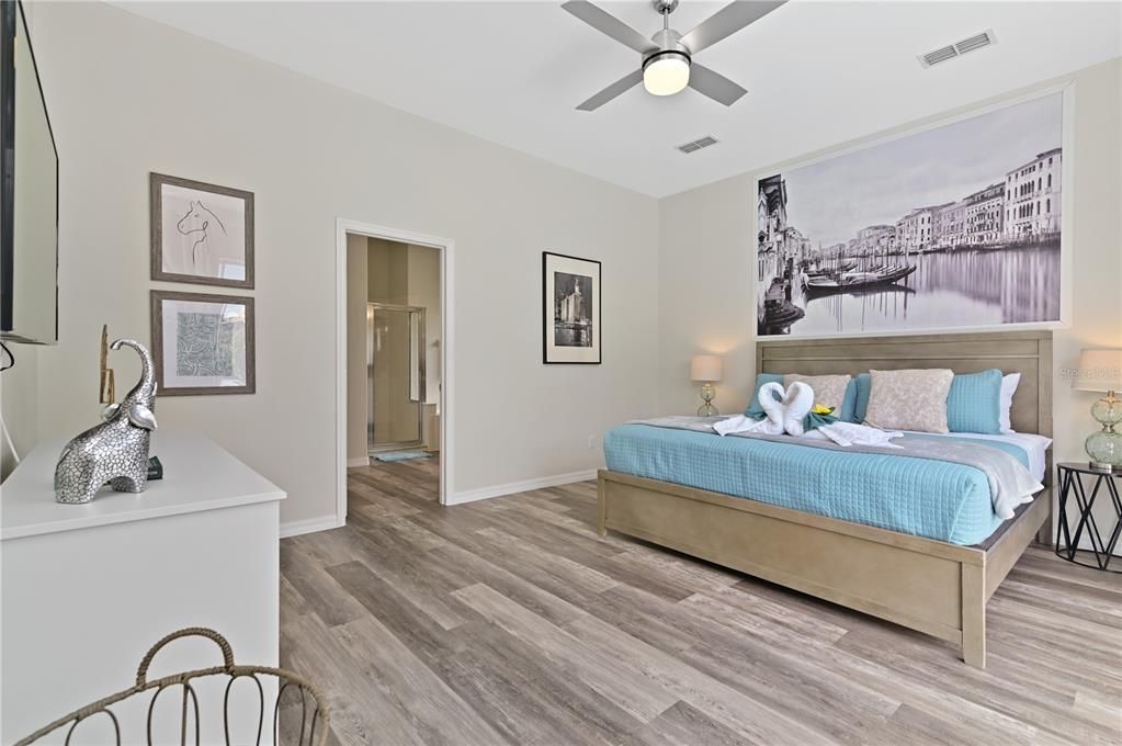 For Sale: $529,000 (6 beds, 4 baths, 2934 Square Feet)