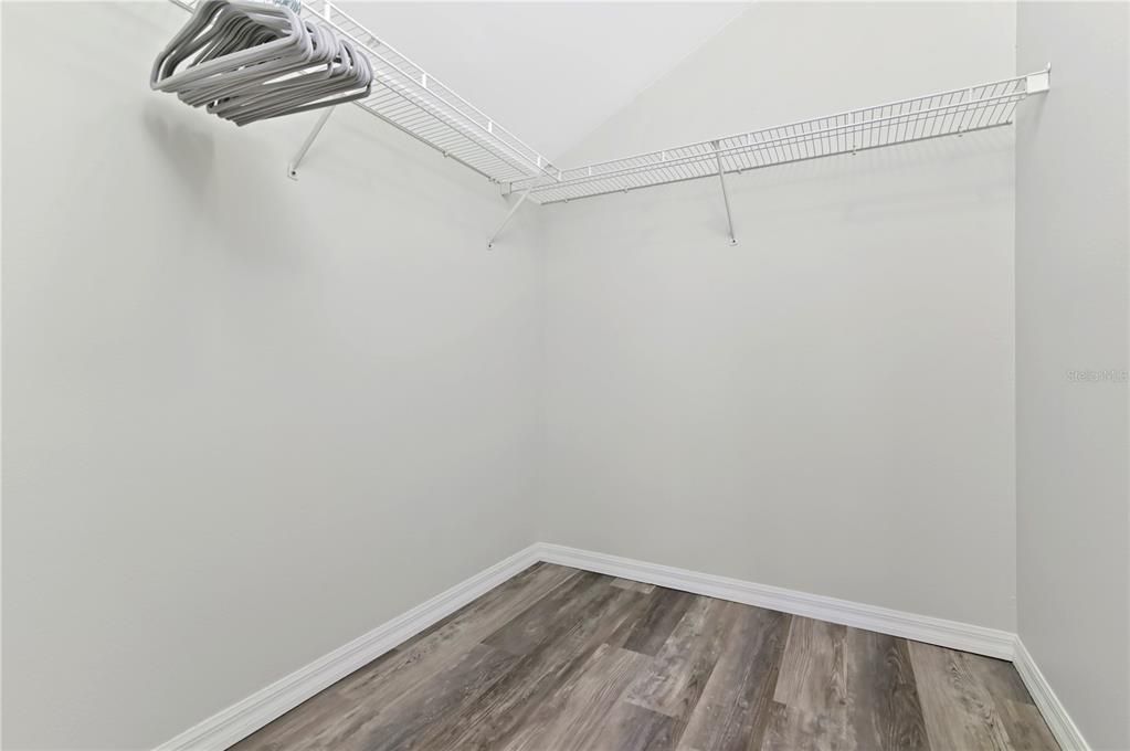 For Sale: $529,000 (6 beds, 4 baths, 2934 Square Feet)