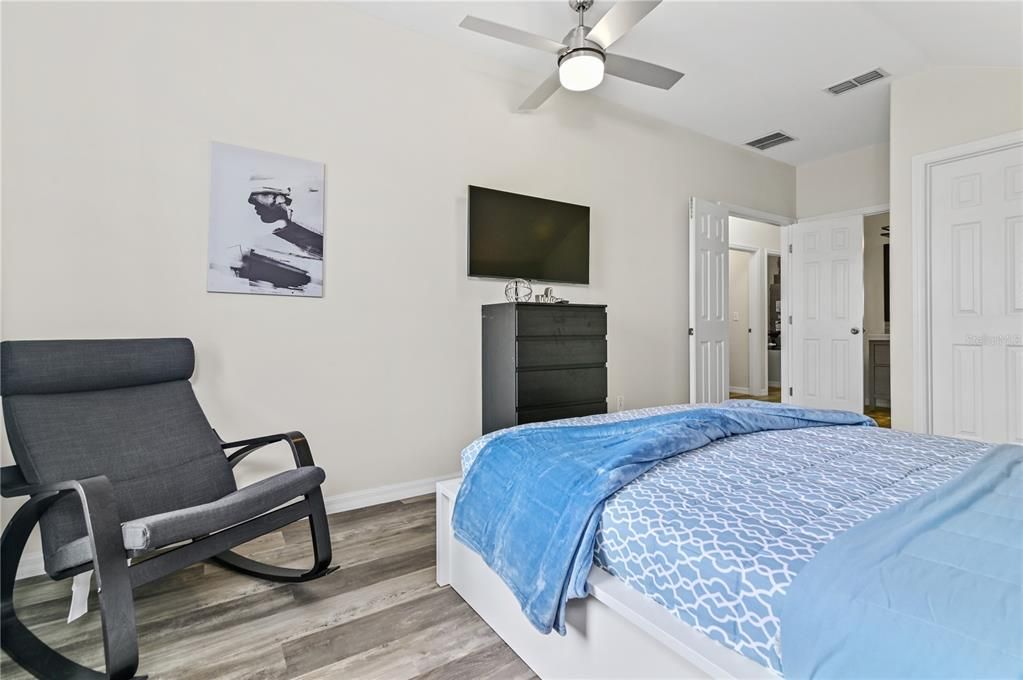 For Sale: $529,000 (6 beds, 4 baths, 2934 Square Feet)