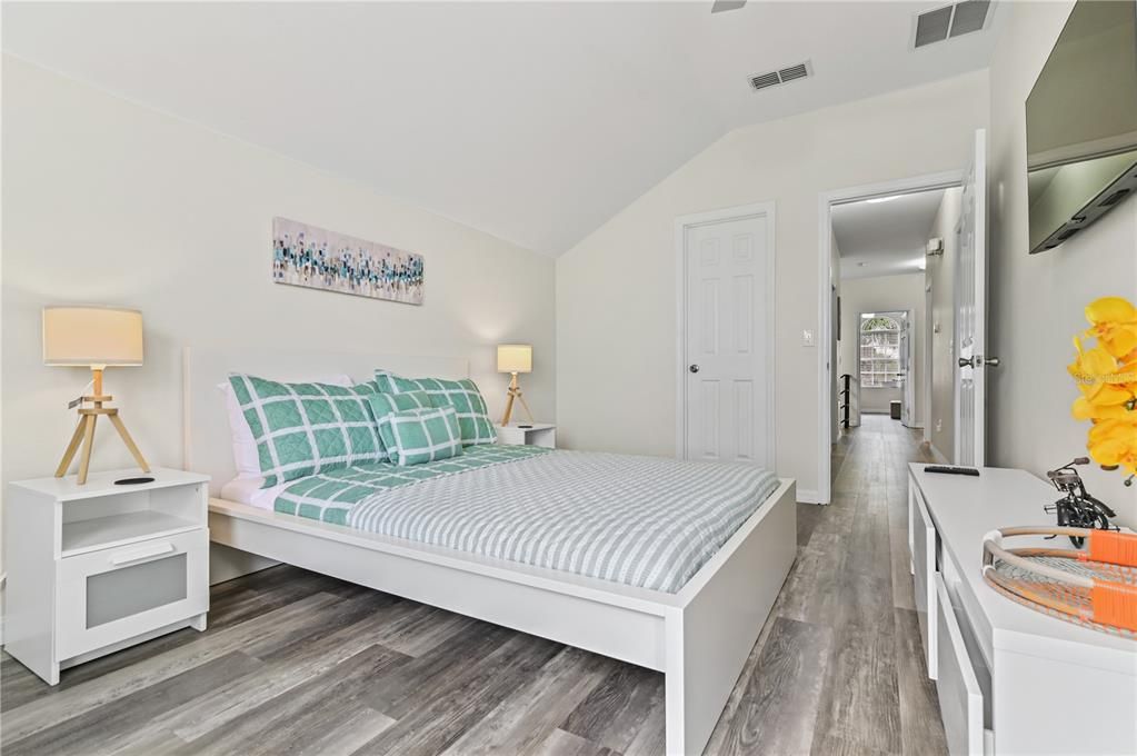 For Sale: $529,000 (6 beds, 4 baths, 2934 Square Feet)