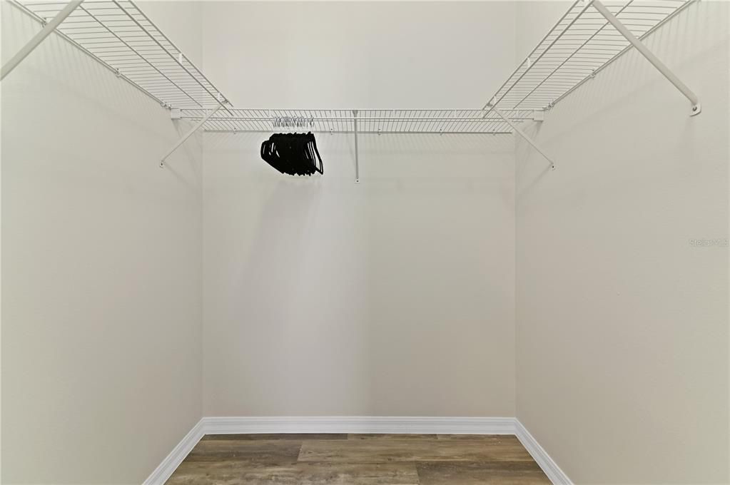 For Sale: $529,000 (6 beds, 4 baths, 2934 Square Feet)