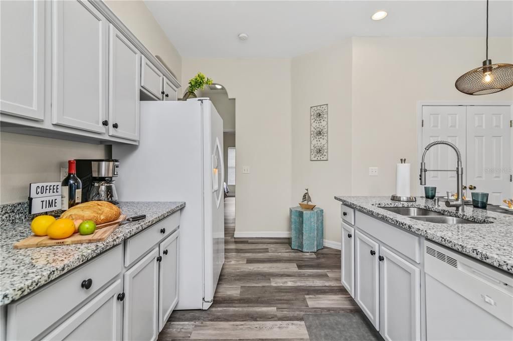 For Sale: $529,000 (6 beds, 4 baths, 2934 Square Feet)