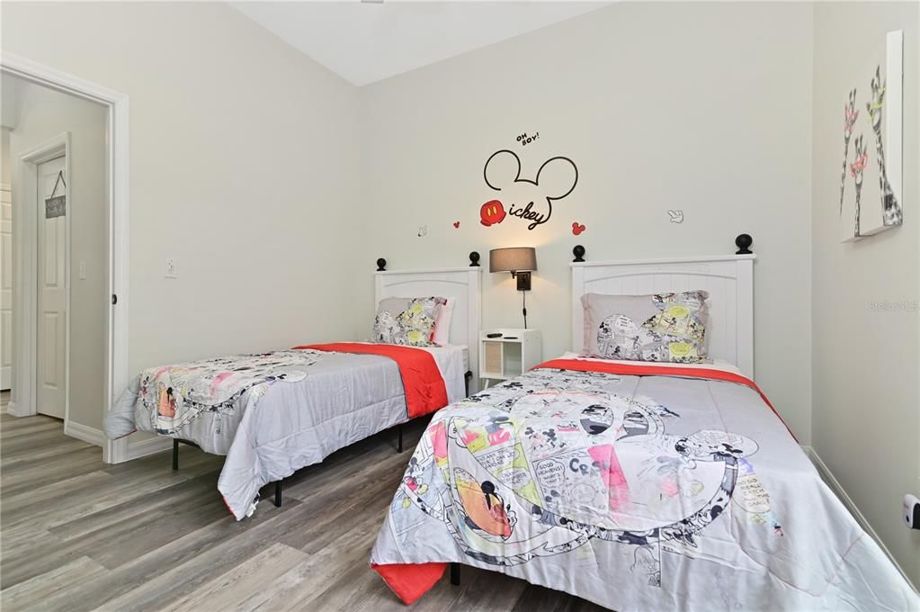 For Sale: $529,000 (6 beds, 4 baths, 2934 Square Feet)