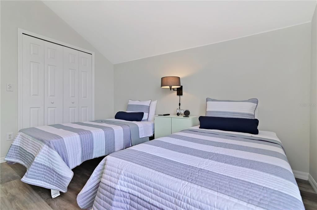 For Sale: $529,000 (6 beds, 4 baths, 2934 Square Feet)