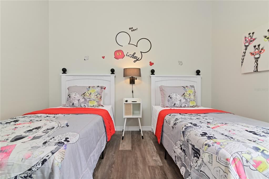 For Sale: $529,000 (6 beds, 4 baths, 2934 Square Feet)