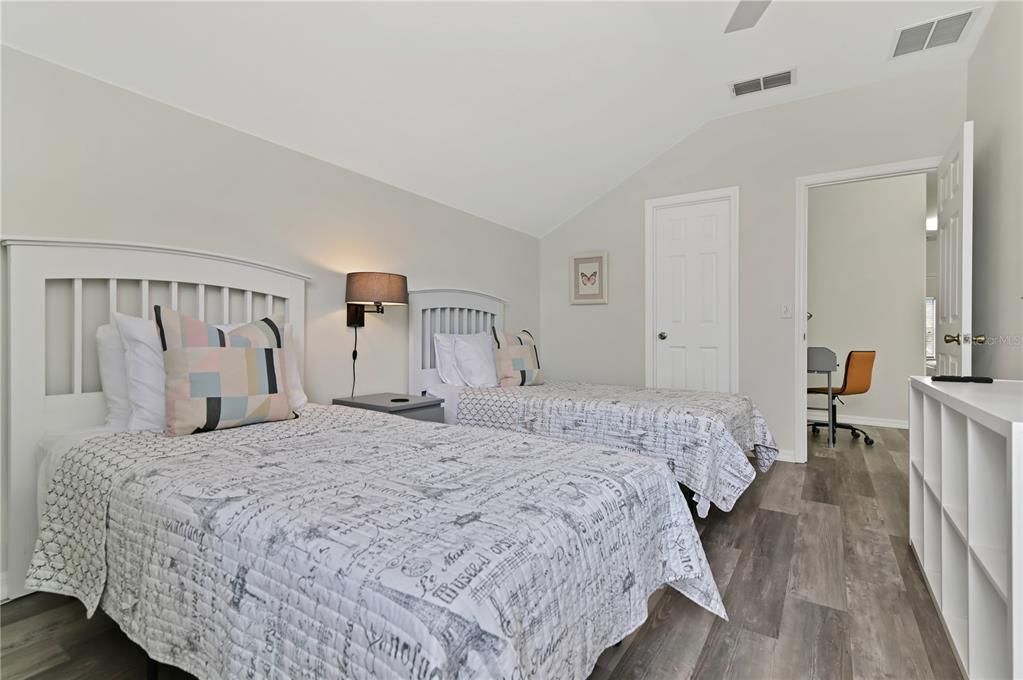 For Sale: $529,000 (6 beds, 4 baths, 2934 Square Feet)