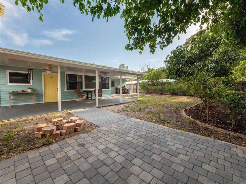 For Rent: $2,700 (4 beds, 2 baths, 1626 Square Feet)