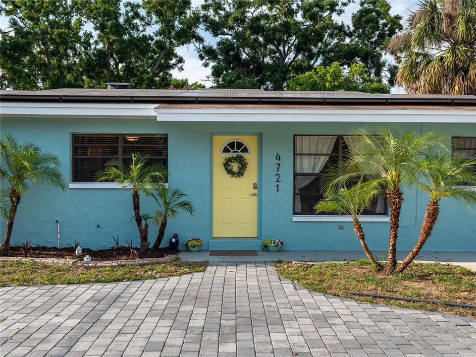 For Rent: $2,700 (4 beds, 2 baths, 1626 Square Feet)