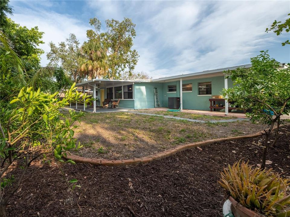 For Rent: $2,700 (4 beds, 2 baths, 1626 Square Feet)