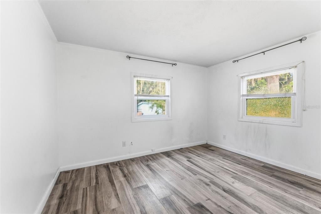 出租: $1,800 (2 贝兹, 1 浴室, 930 平方英尺)