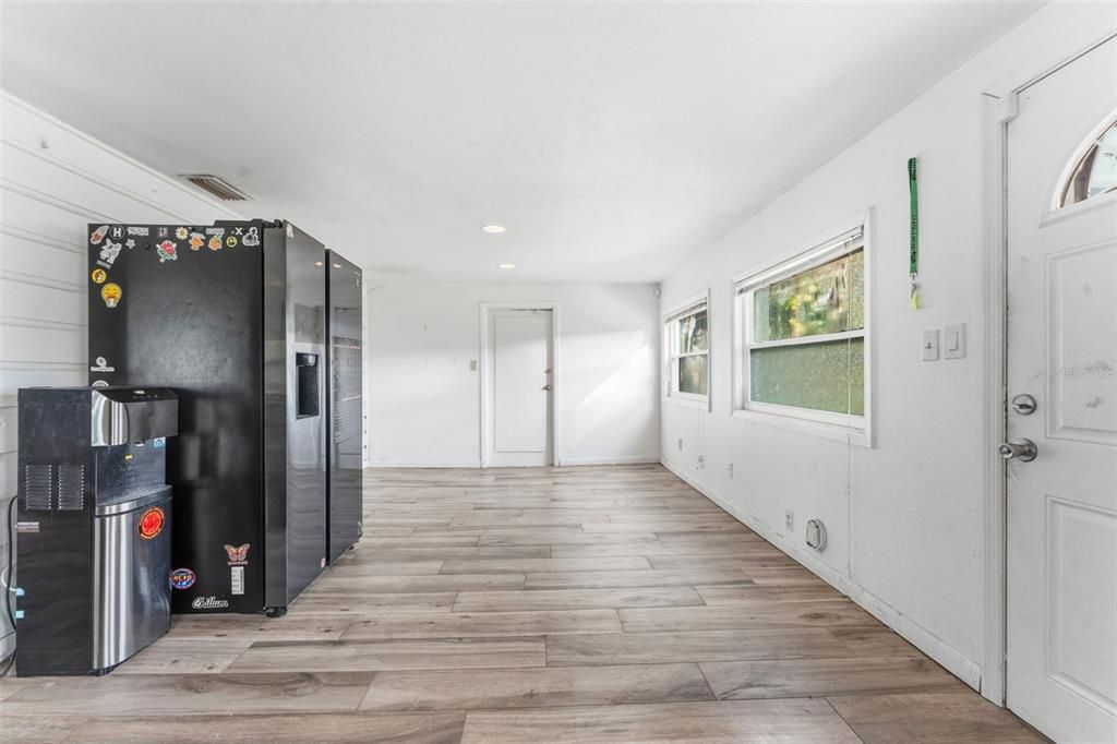 出租: $1,800 (2 贝兹, 1 浴室, 930 平方英尺)