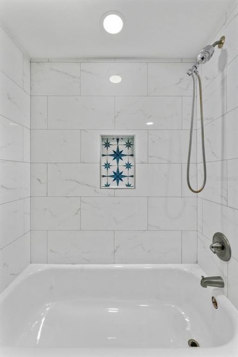 出租: $1,800 (2 贝兹, 1 浴室, 930 平方英尺)