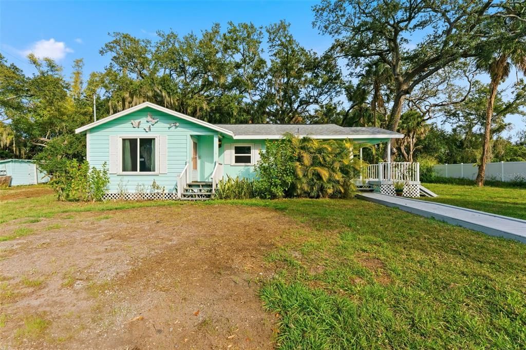 出租: $1,800 (2 贝兹, 1 浴室, 930 平方英尺)