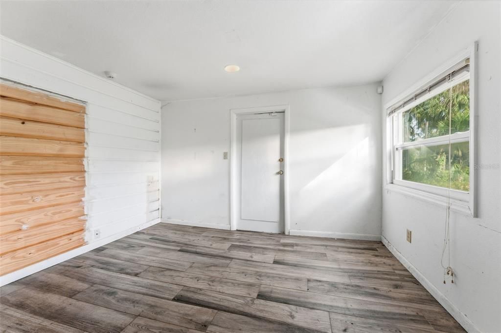 出租: $1,800 (2 贝兹, 1 浴室, 930 平方英尺)