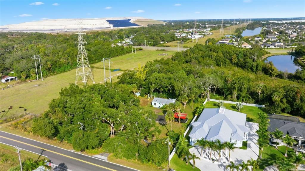 出租: $1,800 (2 贝兹, 1 浴室, 930 平方英尺)