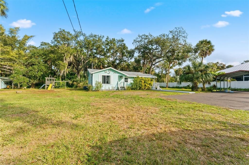 出租: $1,800 (2 贝兹, 1 浴室, 930 平方英尺)