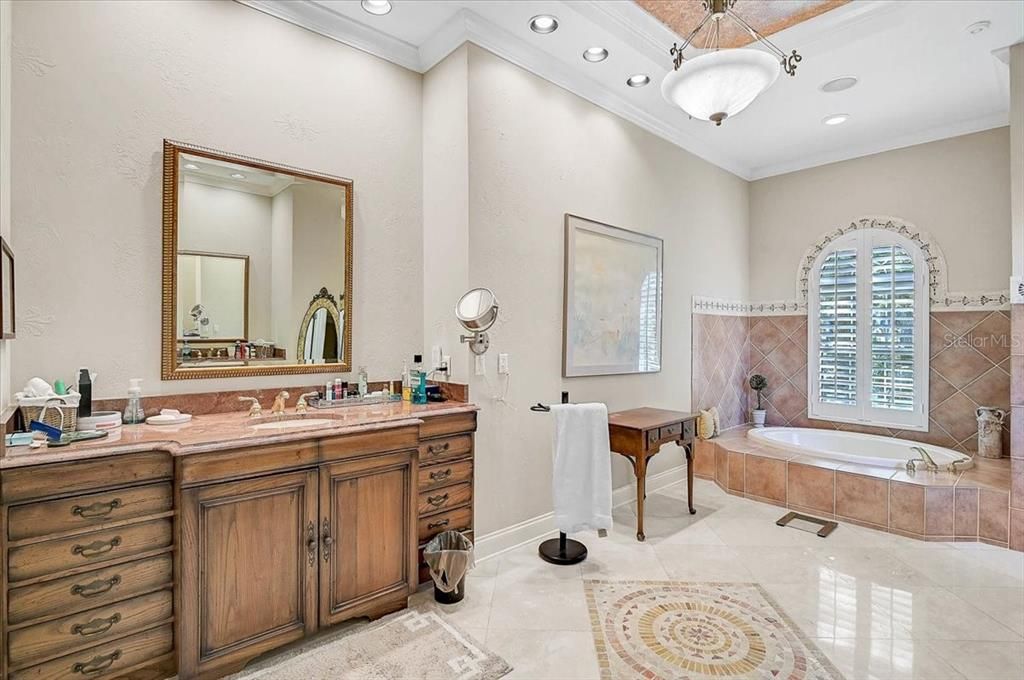 For Sale: $2,189,000 (4 beds, 3 baths, 4012 Square Feet)