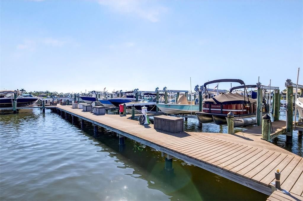 На продажу: $710,000 (3 спален, 2 ванн, 2332 Квадратных фут)