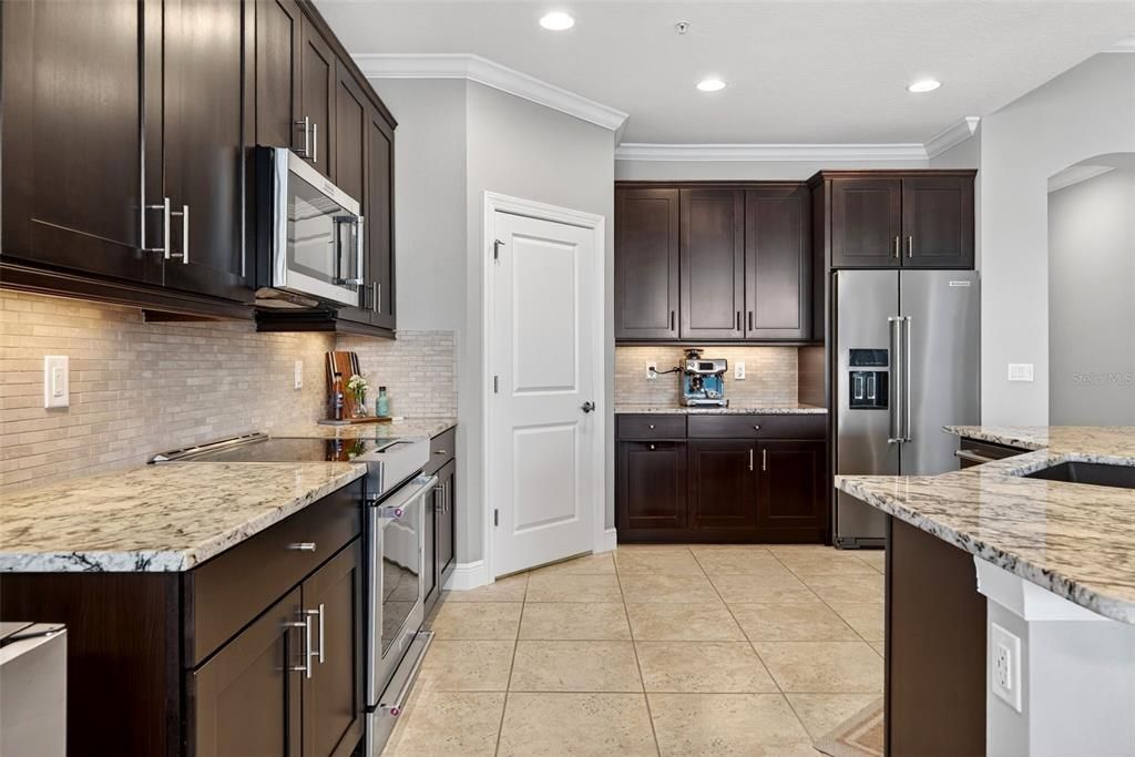 На продажу: $710,000 (3 спален, 2 ванн, 2332 Квадратных фут)