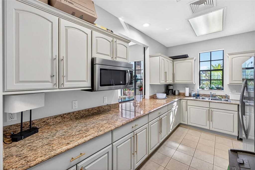 На продажу: $710,000 (3 спален, 2 ванн, 2332 Квадратных фут)