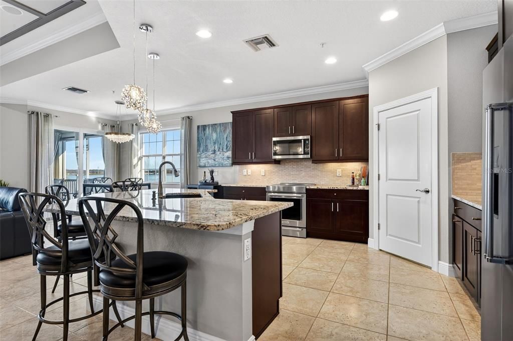 На продажу: $710,000 (3 спален, 2 ванн, 2332 Квадратных фут)