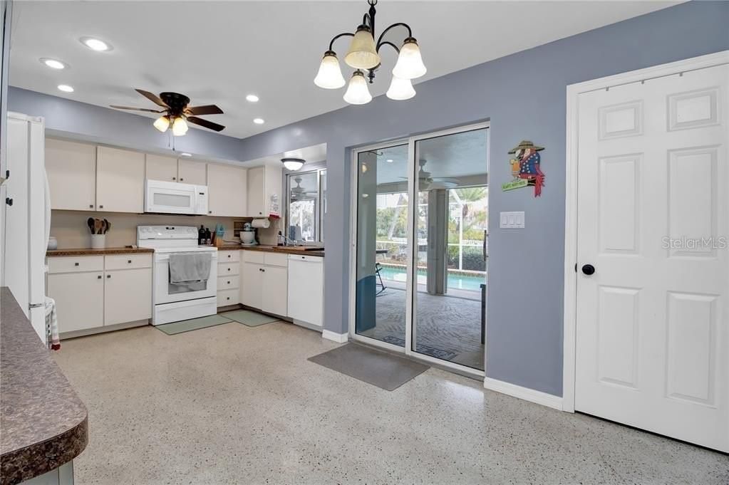 В аренду: $2,595 (3 спален, 2 ванн, 1617 Квадратных фут)