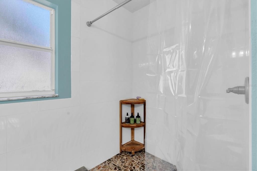 Под контрактом: $330,000 (3 спален, 2 ванн, 1456 Квадратных фут)