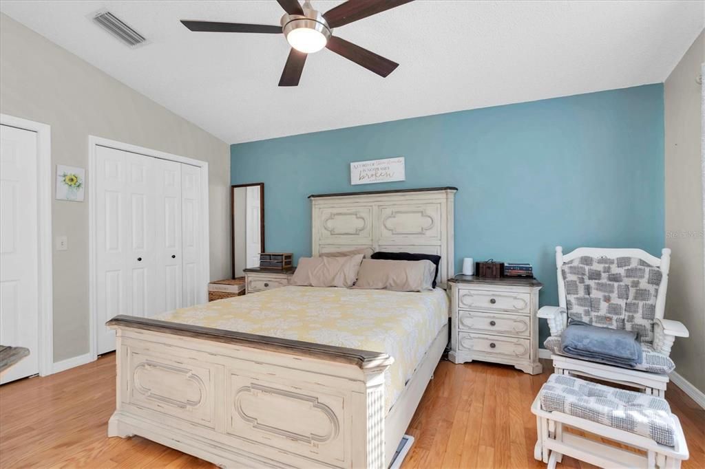 Под контрактом: $330,000 (3 спален, 2 ванн, 1456 Квадратных фут)