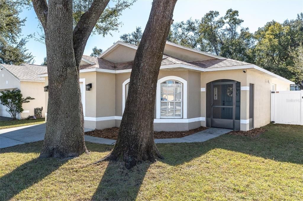 Под контрактом: $330,000 (3 спален, 2 ванн, 1456 Квадратных фут)