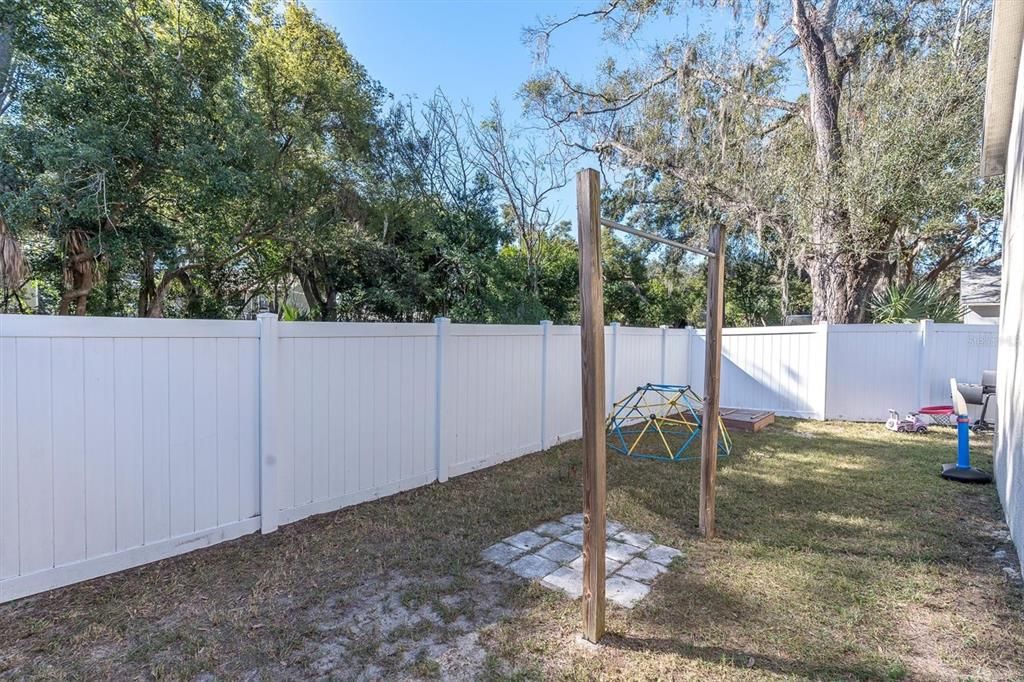 Под контрактом: $330,000 (3 спален, 2 ванн, 1456 Квадратных фут)